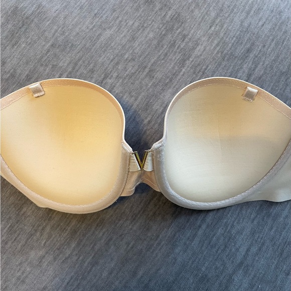 2 VS strapless bras size 32C - Picture 5 of 5